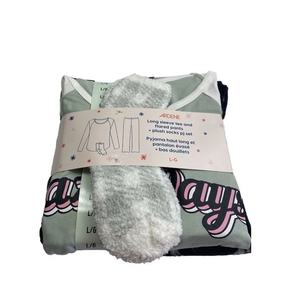 Long Sleeved pj set Womens Large Pyjamas Set With Socks Brand New. - Picture 1 of 5